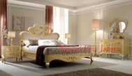 Set Tempat Tidur Warna Emas